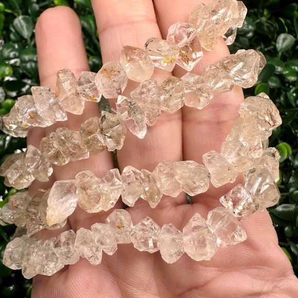 *UV REACTIVE* High Quality, Luminous Petroleum Quartz Free Form Bracelet - Picture 4 of 7